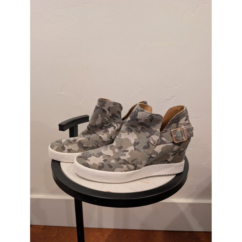 Pink Lily • Camo Slip‑On Ankle Boots • Size 8.5